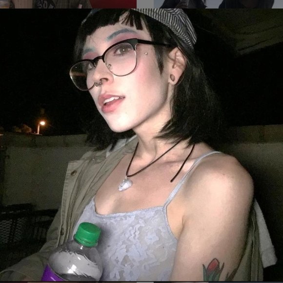 Meet your Posher, Chloe - Picture 7 of 11